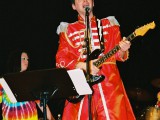beatles_2004_other_carl_with_mic_in_front