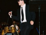 blues_brothers_2004_anth_leaning_w_mic_SR