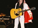 elvis_2004_with_acoustic_at_mic